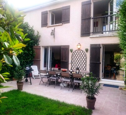 Town house in Chevreuse valley