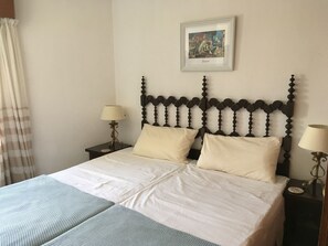 1 slaapkamer, een strijkplank/strijkijzer, gratis wifi, beddengoed