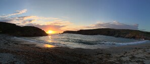 Playa en los alrededores y toallas de playa 