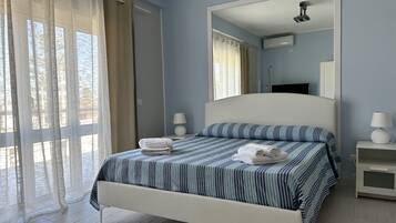 6 bedrooms, iron/ironing board, travel cot, WiFi