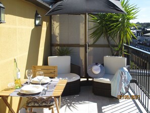 Outdoor dining - Apt. Center of San Sebastian next to La Concha beach (San Sebastian)