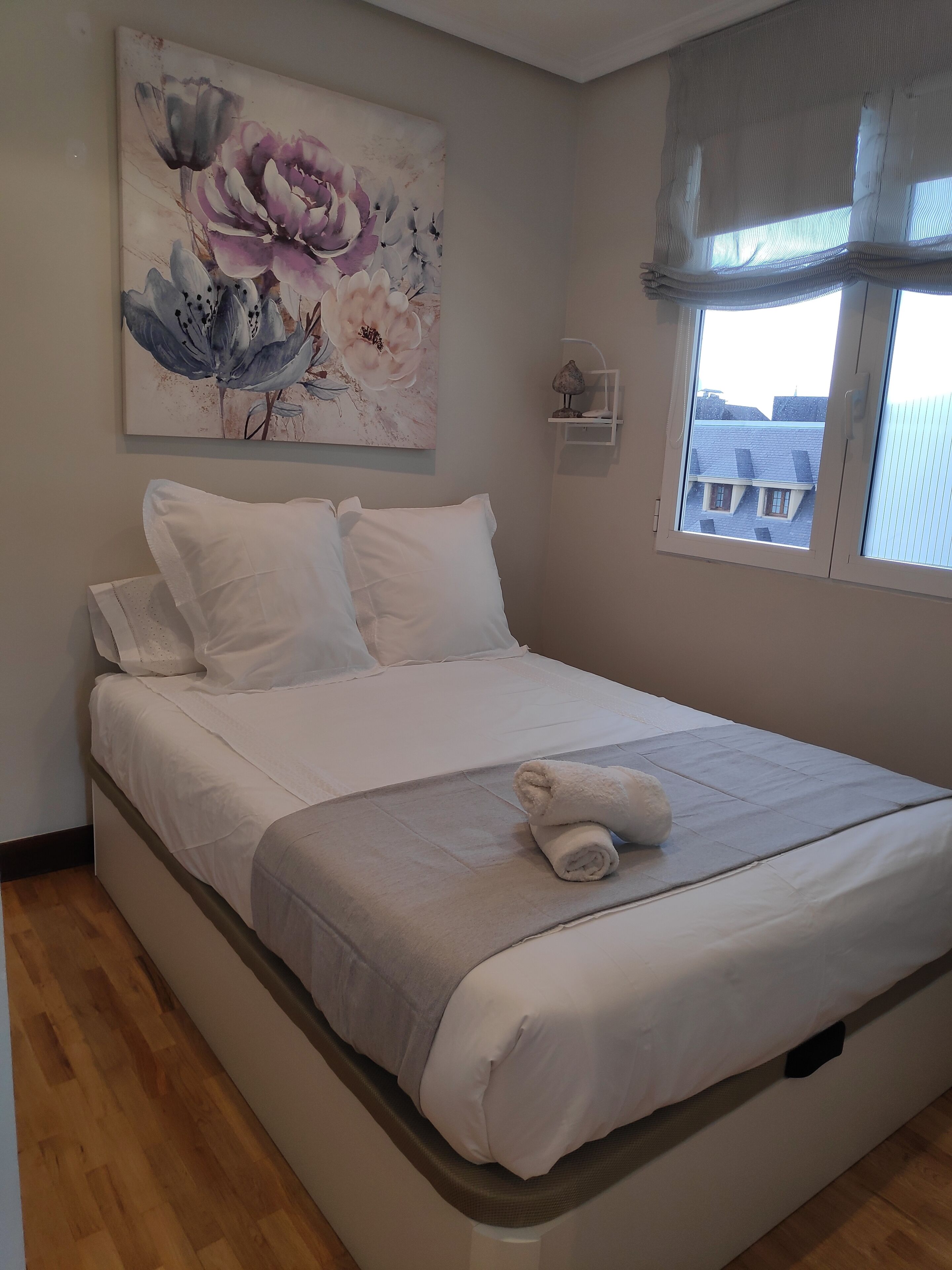 2 slaapkamers, een strijkplank/strijkijzer, gratis wifi, beddengoed