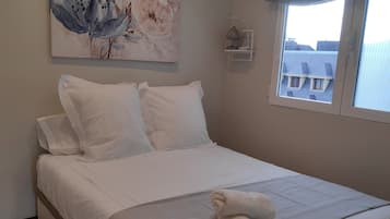 2 slaapkamers, een strijkplank/strijkijzer, gratis wifi, beddengoed