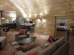 TV, books, music library, stereo