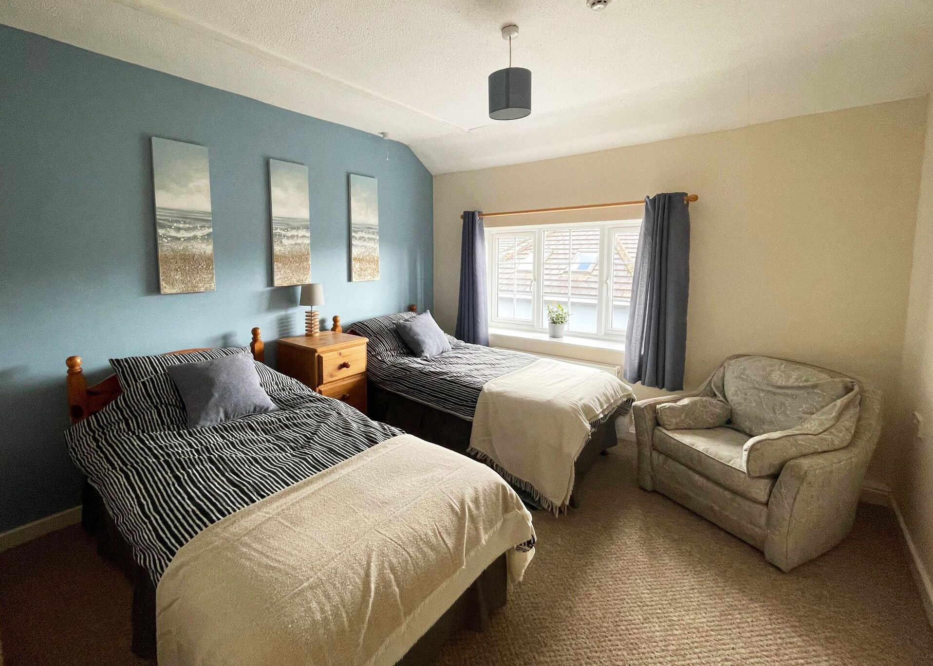 6 bedrooms, desk, iron/ironing board, WiFi