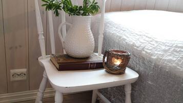 6 slaapkamers, een strijkplank/strijkijzer, reisbedje, gratis wifi