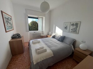 3 عدّة غرف نوم ومكتب ومكواة/لوح كي وواي فاي