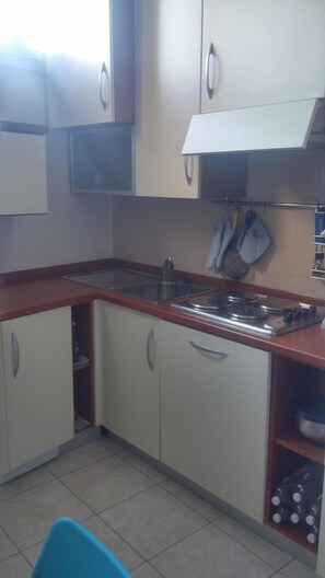 Micro-ondes, four, plaque de cuisson, lave-vaisselle