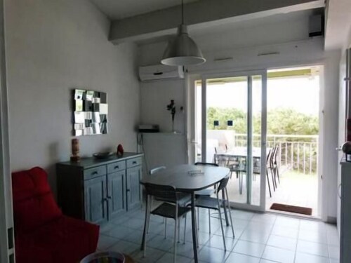 Port Camargue Very bright apartment recently renovated 14 minutes from the sea