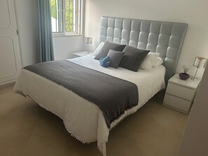 3 bedrooms, in-room safe, iron/ironing board, free WiFi