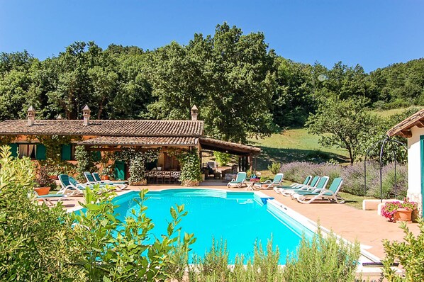 Outdoor pool - Detached house with private pool, ping pong/table football, soccer field (Collicello)