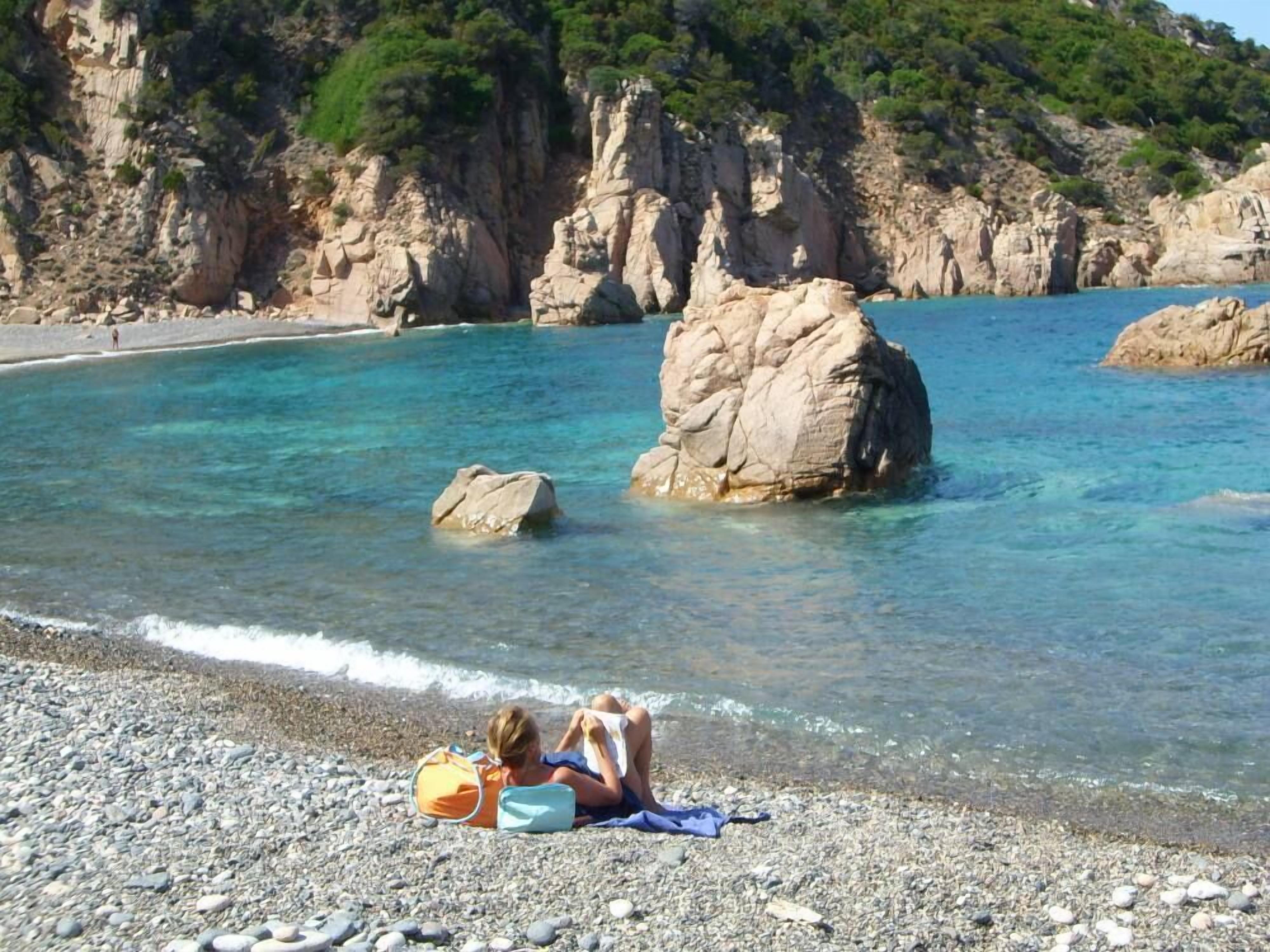 Una spiaggia nelle vicinanze