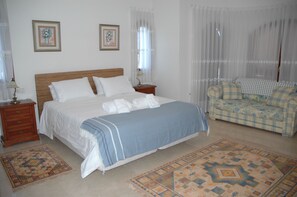 4 chambres, fer et planche à repasser, lit parapluie, Wi-Fi gratuit