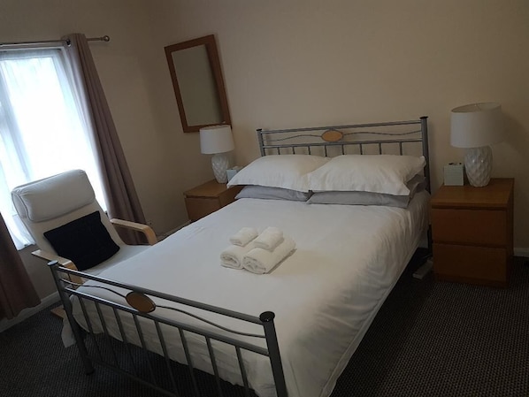 4 dormitorios, tabla de planchar con plancha, wifi y ropa de cama