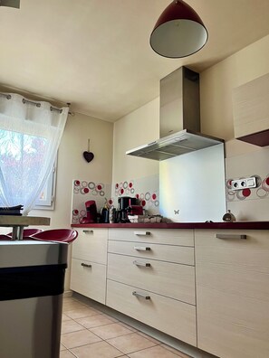 Fridge, microwave, oven, stovetop - House / Villa - LA BAULE-ESCOUBLAC (La Baule-Escoublac)