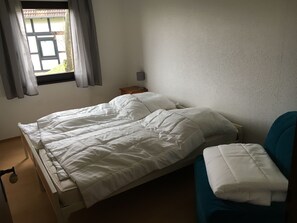 4 bedrooms, travel cot, WiFi - Family cottage on the nature park Kellerwald Edersee near Ski area (Frankenau)