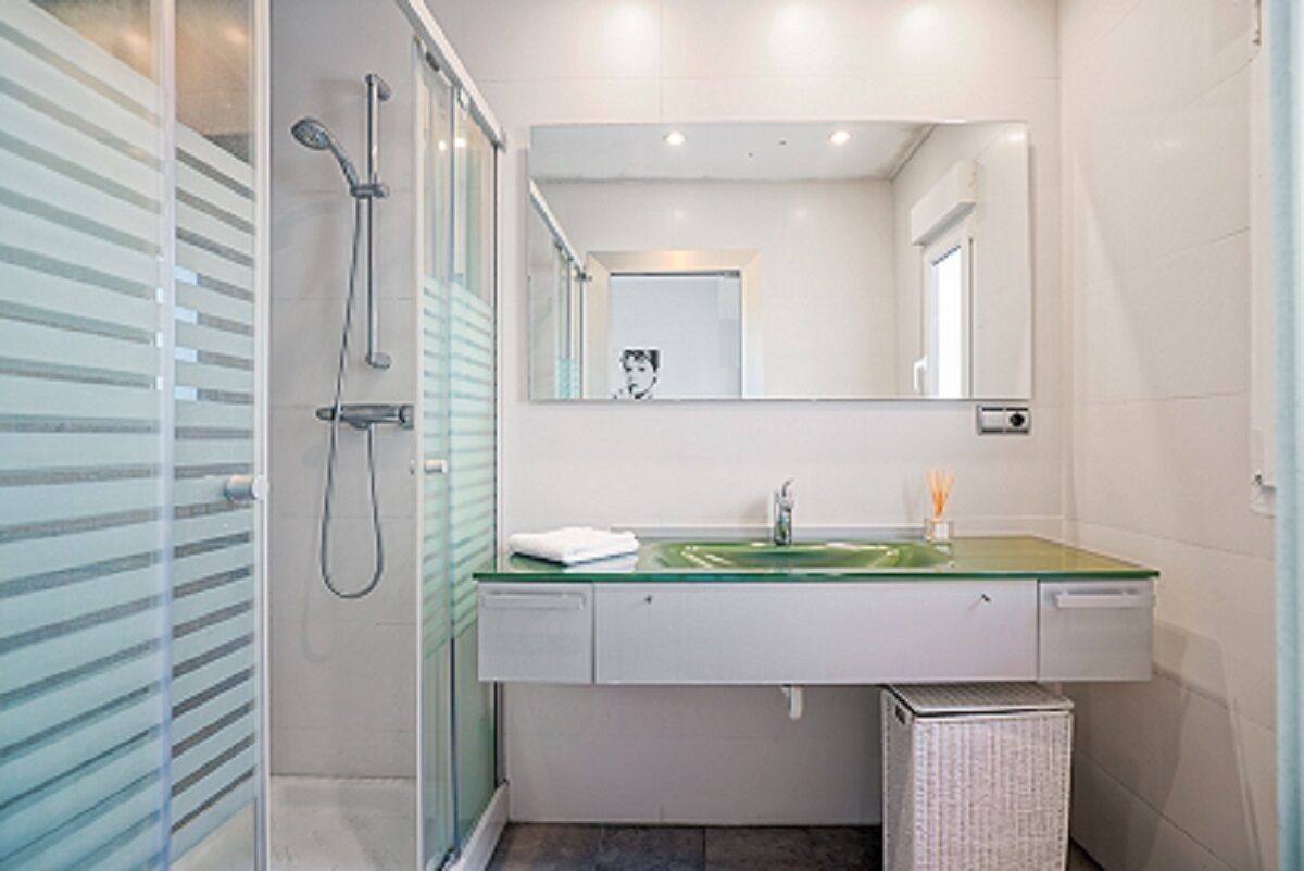 Shower, hair dryer, towels, toilet paper