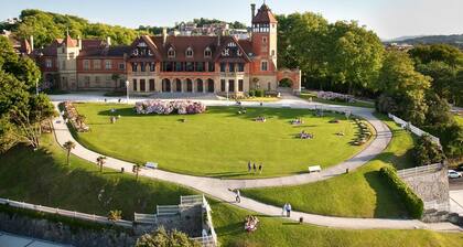 ANGEBOT:JUL-AUG26!Zentral.Renoviert. Terrasse.Parkplatz.Neuer Aufzug,Eingang.