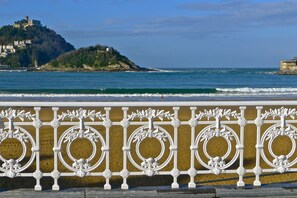 Beach nearby - OFFER!:Jul-Aug2026!City Center.Renewed. Terrace.Parking.New elevator & entrance (San Sebastián)