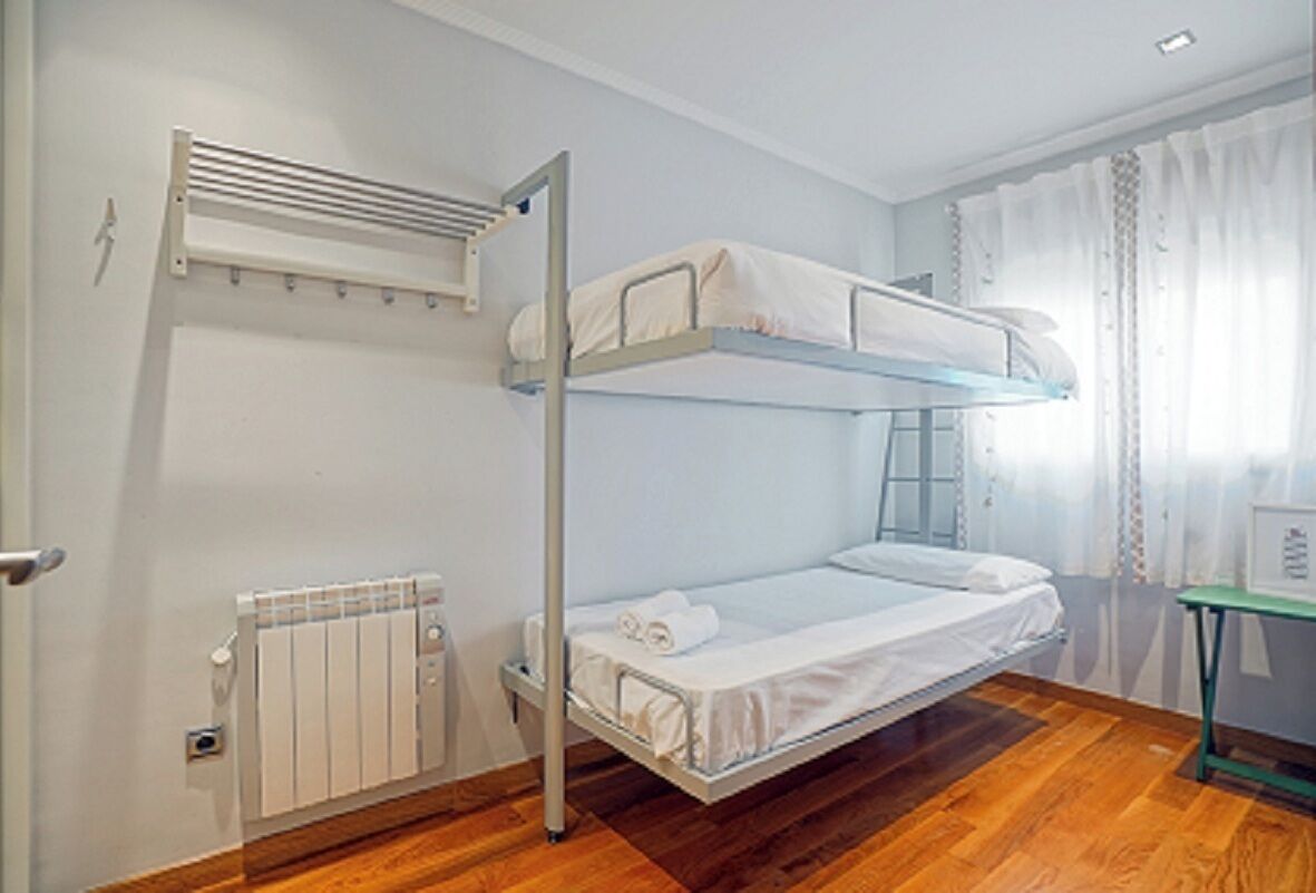 2 bedrooms, iron/ironing board, travel cot, free WiFi