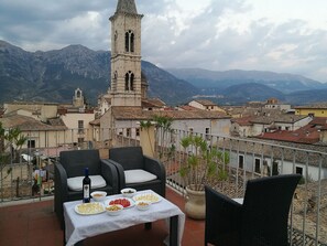 Outdoor dining - Penthouse Duplex with a stunning views from Terrace and Balconies (Sulmona)