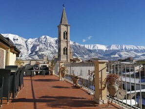 Outdoor dining - Penthouse Duplex with a stunning views from Terrace and Balconies (Sulmona)