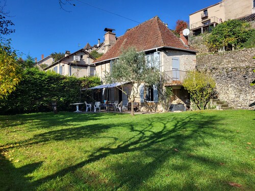 PETITE MAISON DE CHARME DANS LE LOT EN PIERRE ET COLOMBAGE