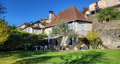 PETITE MAISON DE CHARME DANS LE LOT EN PIERRE ET COLOMBAGE