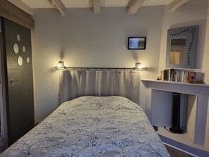 2 chambres, fer et planche à repasser, accès au Wi-Fi (inclus)