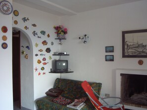 Télévision, cheminée