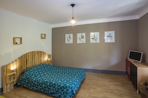 1 Schlafzimmer, Reisekinderbett, kostenloses WLAN, Bettwäsche