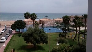 ملعب رياضي