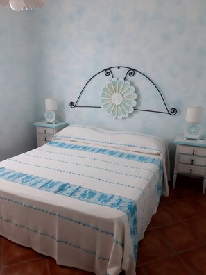 2 habitaciones, tabla de planchar con plancha y cuna de viaje 