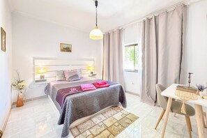 3 bedrooms, desk, iron/ironing board, free WiFi