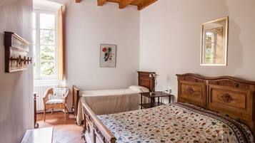 2 dormitorios, tabla de planchar con plancha, wifi gratis y ropa de cama