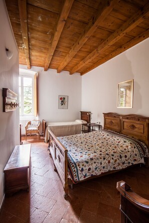 2 bedrooms, iron/ironing board, free WiFi, bed sheets - Ideal for families, close to Lake Iseo, Endine and the city of Bergamo. (Zandobbio ( Bergamo))