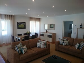 Flat-screen TV, fireplace