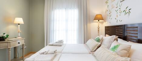 2 bedrooms, in-room safe, desk, iron/ironing board