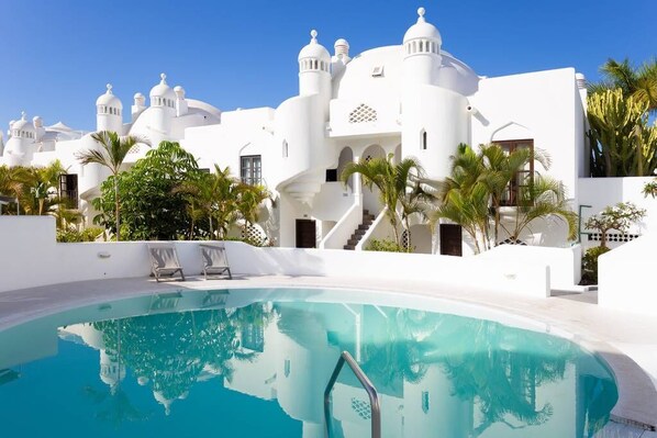 Outdoor pool, a heated pool