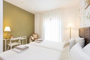 2 bedrooms, in-room safe, desk, iron/ironing board