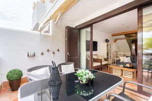 Outdoor dining - The Paradise suites by Anne. Cozy & elegant apartment. Adeje (Tenerife)