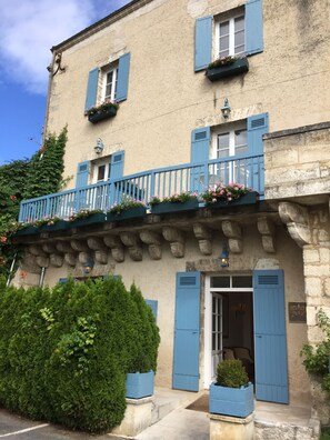 Exterior - IDEAL FOR COUPLES - Gite with private pool and spectacular views (Saint-Crépin-De-Richemont)