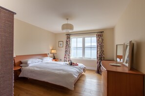 5 多间卧室、办公桌、熨斗/熨衣板、WiFi