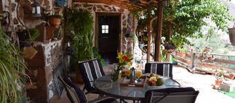 Peace and tranquility on the Mountain with sea views