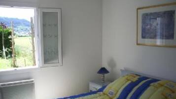 2 slaapkamers, een strijkplank/strijkijzer, gratis wifi, rolstoeltoegang