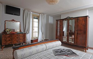 4 habitaciones, tabla de planchar con plancha y wifi gratis 