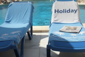 Outdoor pool, a heated pool - Apartment by the Beach. Few steps for access. Ocean view (Costa Adeje)