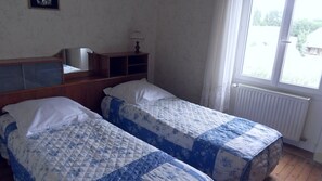 4 室のベッドルーム、アイロン / アイロン台、WiFi、ベッドシーツ
