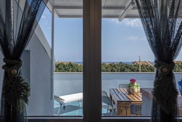 Interior - NEAR THE SEA Panoramic and central location of the house. (Marina)