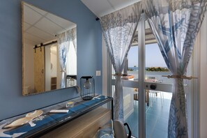 Interior - NEAR THE SEA Panoramic and central location of the house. (Marina)